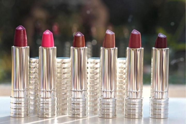 Βρήκαμε τα πιο ωραία καλοκαιρινά κραγιόν που θα λατρέψεις να φοράς όλη τη σεζόν Βρήκαμε τα πιο ωραία καλοκαιρινά κραγιόν που θα λατρέψεις να φοράς όλη τη σεζόν