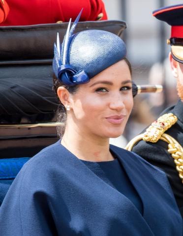 Γιατί τα social media ασχολούνται μανιωδώς με το νέο πρόσωπο της Meghan Markle; Γιατί τα social media ασχολούνται μανιωδώς με το νέο πρόσωπο της Meghan Markle;