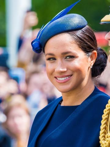 Γιατί τα social media ασχολούνται μανιωδώς με το νέο πρόσωπο της Meghan Markle; Γιατί τα social media ασχολούνται μανιωδώς με το νέο πρόσωπο της Meghan Markle;