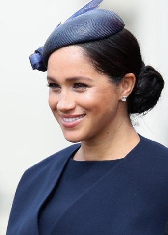 Γιατί τα social media ασχολούνται μανιωδώς με το νέο πρόσωπο της Meghan Markle; Γιατί τα social media ασχολούνται μανιωδώς με το νέο πρόσωπο της Meghan Markle;