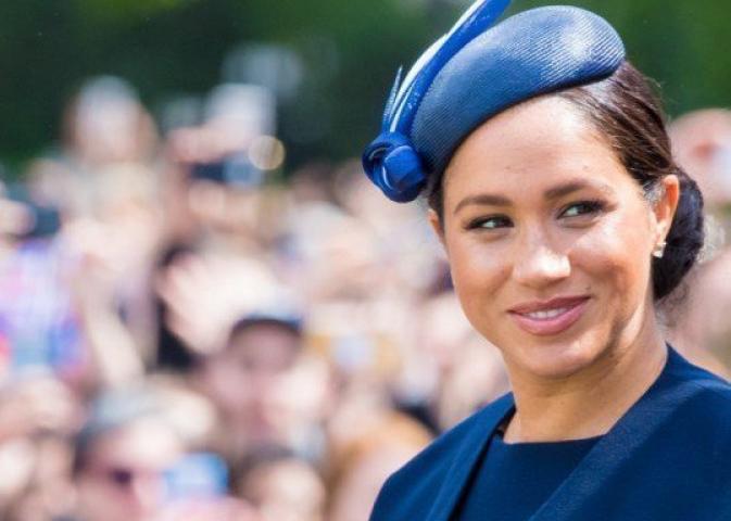 Γιατί τα social media ασχολούνται μανιωδώς με το νέο πρόσωπο της Meghan Markle; Γιατί τα social media ασχολούνται μανιωδώς με το νέο πρόσωπο της Meghan Markle;