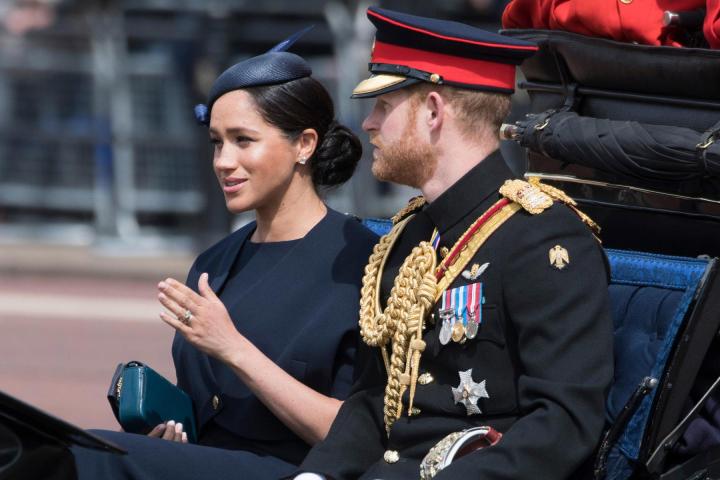 Γιατί τα social media ασχολούνται μανιωδώς με το νέο πρόσωπο της Meghan Markle; Γιατί τα social media ασχολούνται μανιωδώς με το νέο πρόσωπο της Meghan Markle;