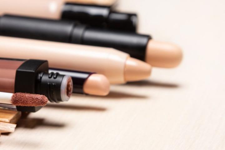 Τα must have concealers που δεν πρέπει να λείπουν από την τσάντα των διακοπών Τα must have concealers που δεν πρέπει να λείπουν από την τσάντα των διακοπών
