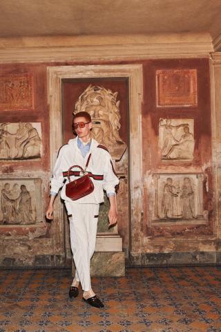 Ο Γιώργος Λάνθιμος φωτογραφίζει τη συλλογή Gucci Cruise 2020 Ο Γιώργος Λάνθιμος φωτογραφίζει τη συλλογή Gucci Cruise 2020