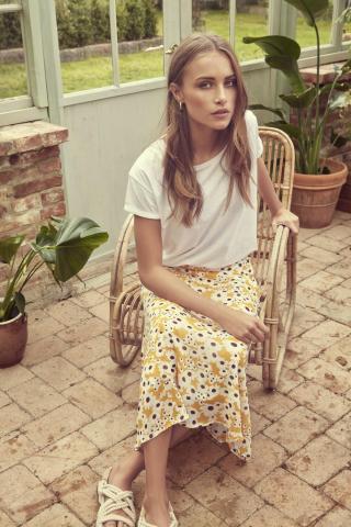 Daisy Print: Αυτό είναι το φλοράλ σχέδιο που έχουν λατρέψει όλες οι γυναίκες! Daisy Print: Αυτό είναι το φλοράλ σχέδιο που έχουν λατρέψει όλες οι γυναίκες!