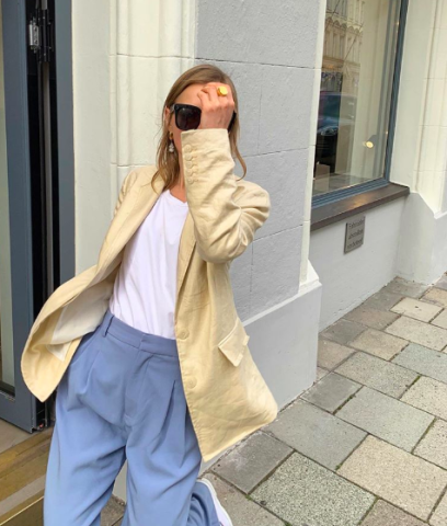 10 ιδιαίτεροι τρόποι για να φορέσεις το αγαπημένο σου λευκό t-shirt αυτό το καλοκαίρι 10 ιδιαίτεροι τρόποι για να φορέσεις το αγαπημένο σου λευκό t-shirt αυτό το καλοκαίρι