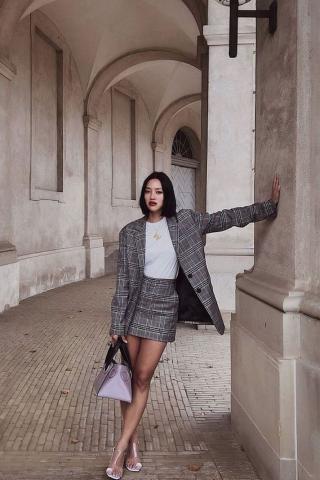 10 ιδιαίτεροι τρόποι για να φορέσεις το αγαπημένο σου λευκό t-shirt αυτό το καλοκαίρι 10 ιδιαίτεροι τρόποι για να φορέσεις το αγαπημένο σου λευκό t-shirt αυτό το καλοκαίρι