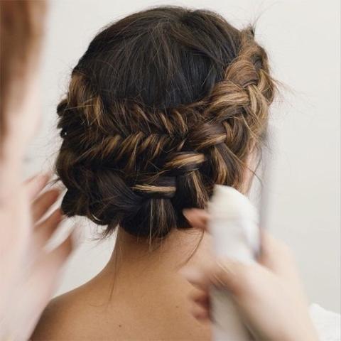 4 βήματα για να φτιάξεις το πιο ονειρικό χτένισμα της σεζόν