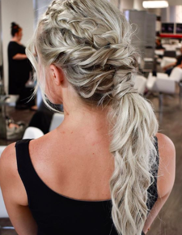 Πανεύκολα χτενίσματα που μπορείς να υιοθετήσεις όλο το καλοκαίρι