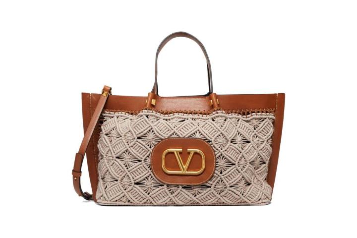 Βρήκαμε τις τσάντες που θα φορέσεις από το πρωί στην παραλία μέχρι το βράδυ στο μπαράκι Βρήκαμε τις τσάντες που θα φορέσεις από το πρωί στην παραλία μέχρι το βράδυ στο μπαράκι