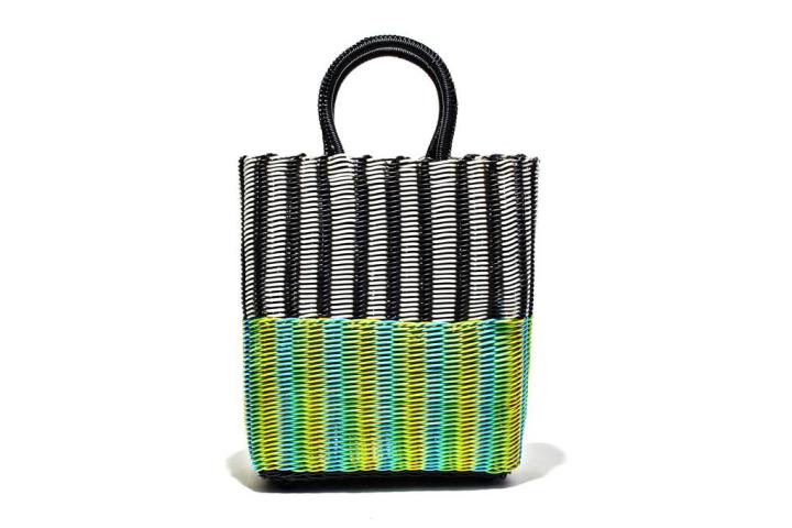 Βρήκαμε τις τσάντες που θα φορέσεις από το πρωί στην παραλία μέχρι το βράδυ στο μπαράκι Βρήκαμε τις τσάντες που θα φορέσεις από το πρωί στην παραλία μέχρι το βράδυ στο μπαράκι