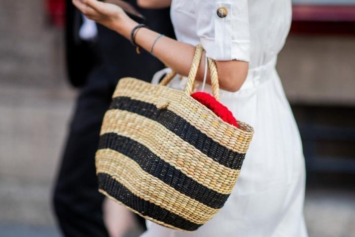 Βρήκαμε τις τσάντες που θα φορέσεις από το πρωί στην παραλία μέχρι το βράδυ στο μπαράκι Βρήκαμε τις τσάντες που θα φορέσεις από το πρωί στην παραλία μέχρι το βράδυ στο μπαράκι