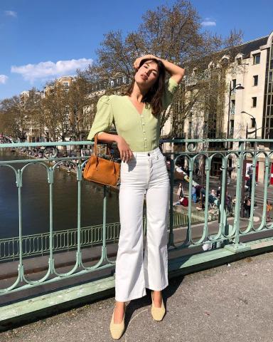 5+1 τρόποι για να φορέσεις το λευκό τζιν σου και να εντυπωσιάσεις 5+1 τρόποι για να φορέσεις το λευκό τζιν σου και να εντυπωσιάσεις