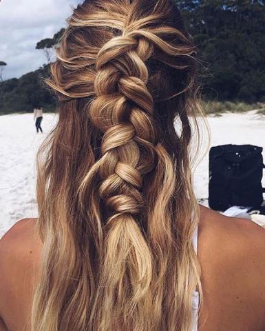 10 απίστευτα hairstyles που μπορείς να κάνεις στην παραλία 10 απίστευτα hairstyles που μπορείς να κάνεις στην παραλία