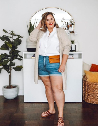 Δες πώς θα φορέσεις το τζιν σορτσάκι σου αν έχεις μερικά κιλά παραπάνω