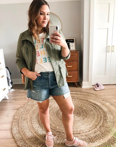 Δες πώς θα φορέσεις το τζιν σορτσάκι σου αν έχεις μερικά κιλά παραπάνω