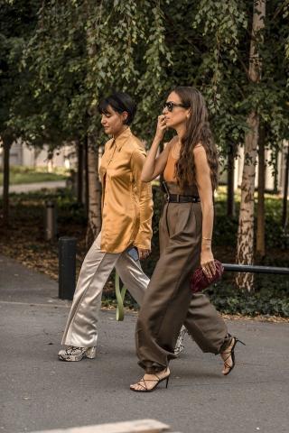 Street Fashion: Να τι φοράνε οι γυναίκες στο Παρίσι αυτή τη στιγμή Street Fashion: Να τι φοράνε οι γυναίκες στο Παρίσι αυτή τη στιγμή