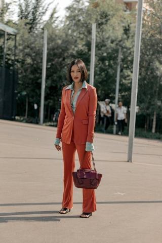 Street Fashion: Να τι φοράνε οι γυναίκες στο Παρίσι αυτή τη στιγμή Street Fashion: Να τι φοράνε οι γυναίκες στο Παρίσι αυτή τη στιγμή