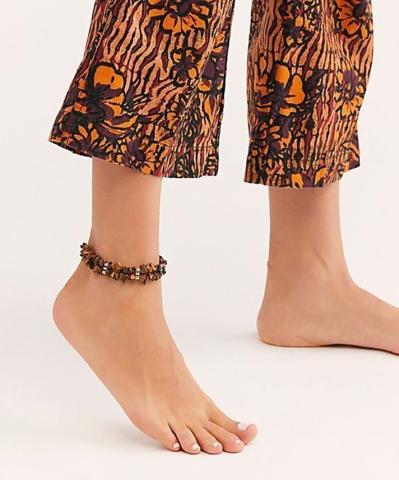 Τα anklets είναι τα πιο hot αξεσουάρ που μπορείς να φορέσεις στα πόδια σου αυτό τον Ιούλιο!