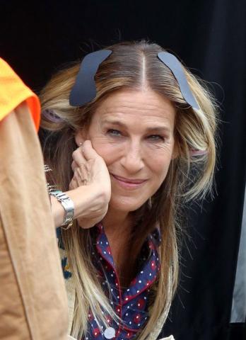 H Sarah Jessica Parker ακομπλεξάριστη χωρίς ίχνος makeup