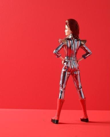 Ο Ντέιβιντ Μπάουι έγινε Barbie ως Ziggy Stardust