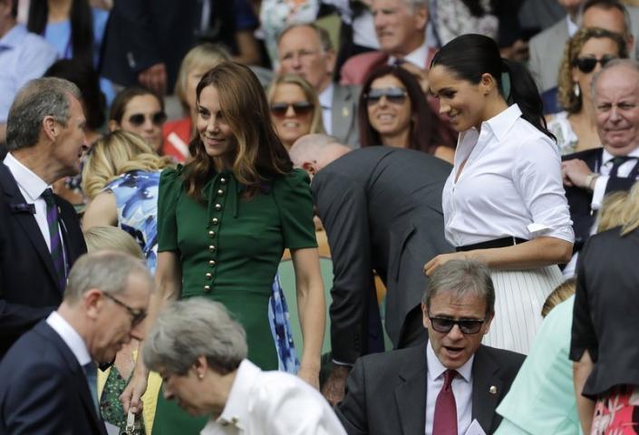 Meghan και Kate μαζί σαν καλές φίλες στο Wimbledon Meghan και Kate μαζί σαν καλές φίλες στο Wimbledon