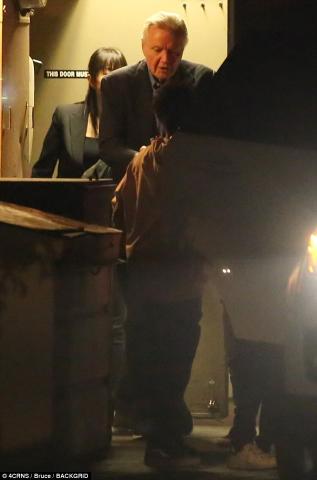 H  Angelina Jolie σε μια βόλτα επανασύνδεσης με τον πατέρα της