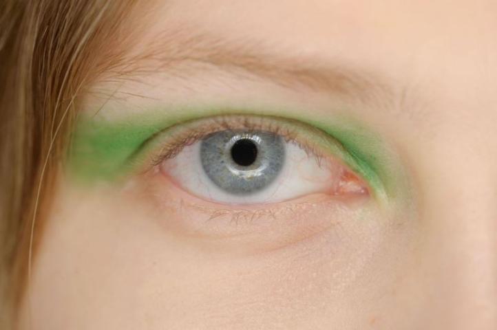 Rainbow eyes: Τα trends του καλοκαιριού επιβάλλουν χρώμα στα μάτια Rainbow eyes: Τα trends του καλοκαιριού επιβάλλουν χρώμα στα μάτια