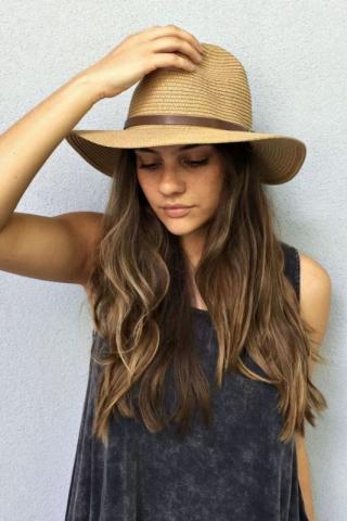 Put your hat on! Τα καλύτερα hairstyles για να φορέσεις το καπέλο σου