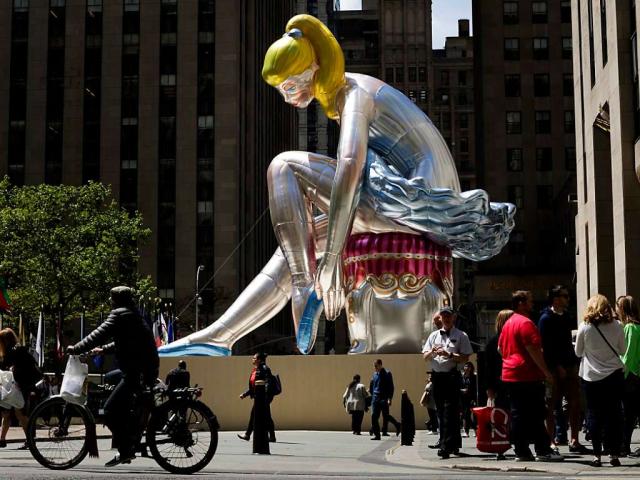 Η Μπαλαρίνα του Jeff Koons έκλεψε τις καρδιές των Νεοϋορκέζων Η Μπαλαρίνα του Jeff Koons έκλεψε τις καρδιές των Νεοϋορκέζων