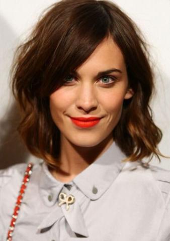 HairStyle File: Μία ματιά στα μαλλιά της Alexa Chung