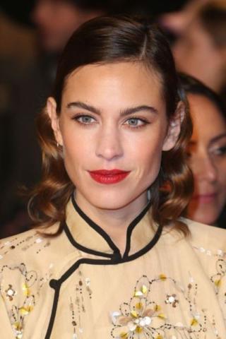 HairStyle File: Μία ματιά στα μαλλιά της Alexa Chung