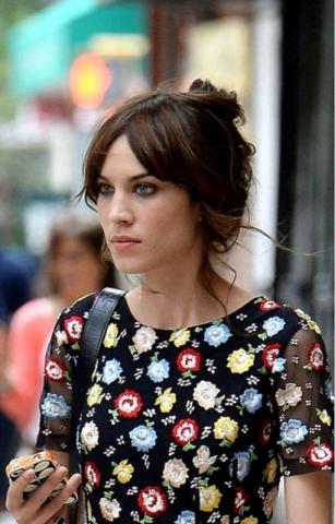 HairStyle File: Μία ματιά στα μαλλιά της Alexa Chung