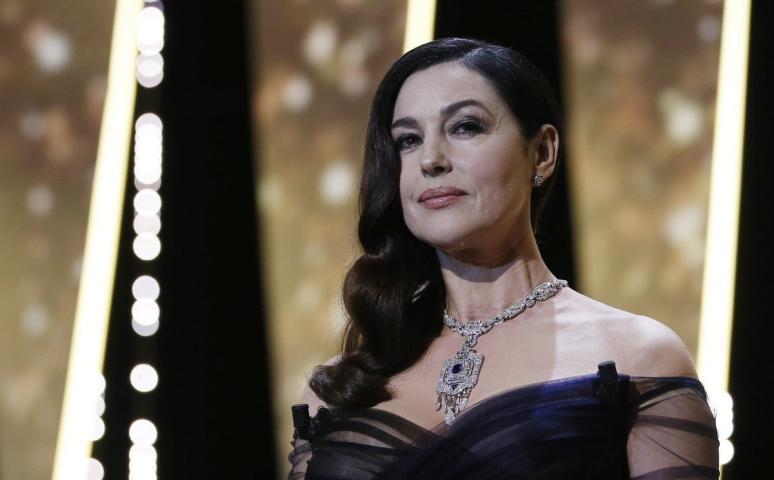Φεστιβάλ Καννών: Το καυτό φιλί της Monica Bellucci δείχνει πως ξέρει καλά το παιχνίδι…