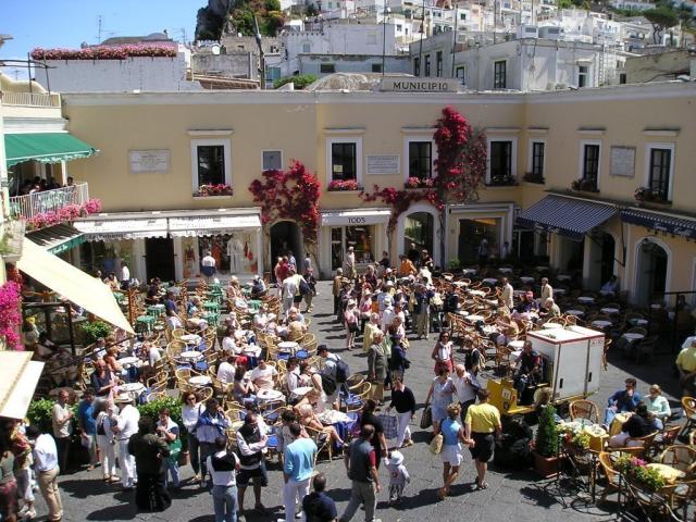 Κάπρι: Το μικρό αλλά πανέμορφο νησί της Νότιας Ιταλίας Κάπρι: Το μικρό αλλά πανέμορφο νησί της Νότιας Ιταλίας