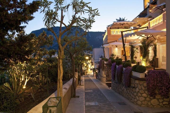 Κάπρι: Το μικρό αλλά πανέμορφο νησί της Νότιας Ιταλίας Κάπρι: Το μικρό αλλά πανέμορφο νησί της Νότιας Ιταλίας