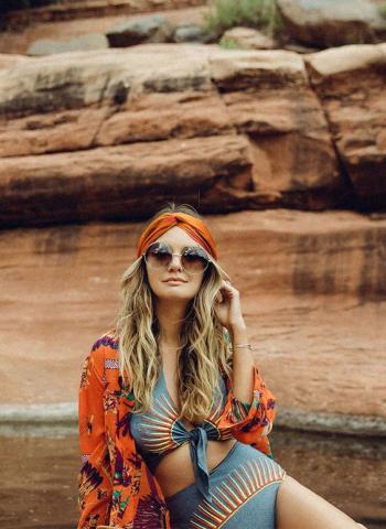 Ψηλόμεσα μπικίνι για ρετρό beach style Ψηλόμεσα μπικίνι για ρετρό beach style