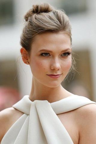 Ballerina Bun: Το εύκολο χτένισμα για τις ζεστές μέρες