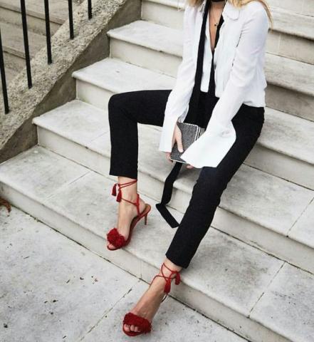 Δες ποιο είναι το αξεσουάρ που μπορεί να αλλάξει ολοκληρωτικά το outfit