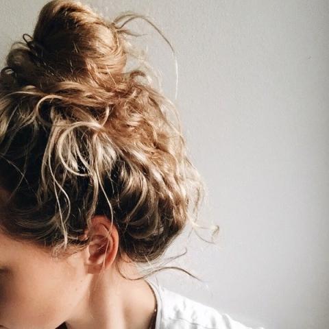 5 hairstyles ιδανικά για σένα που έχεις σγουρά μαλλιά