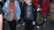 Angelina Jolie: Η εμφάνιση στο αεροδρόμιο με τα παιδιά 